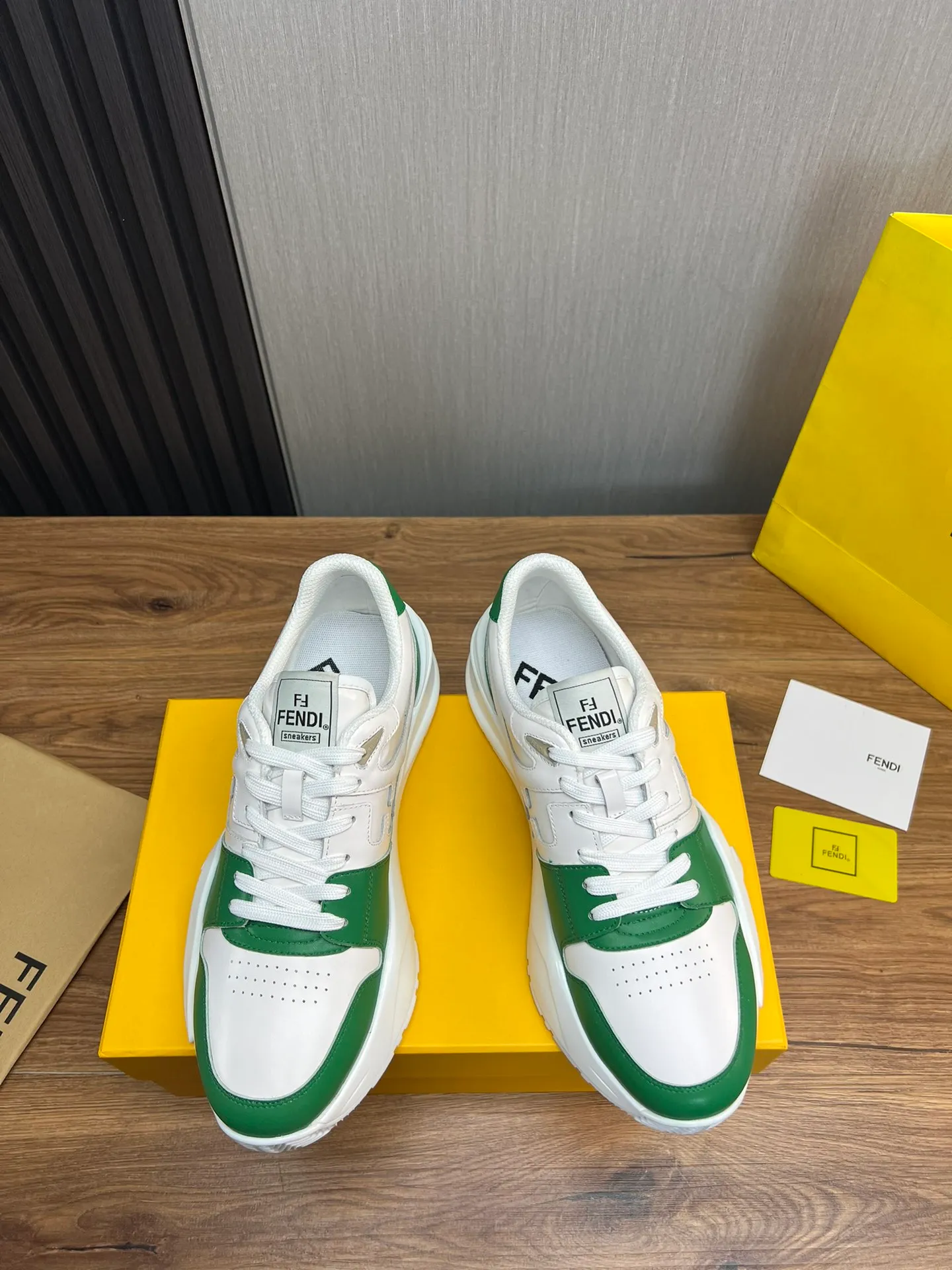 Men's shoes 💰520💰 Fendi [Fendi] hot style is on the market 🔥Fashionable casual men's shoes 🔱 Made of original cowhide + breathable mesh lining + sheepskin feet, perfect shape, top quality, you deserve it 🔜Original outsole, ultra-light, non-slip and wear-resistant 👣 Standard size 38-44 (customized in 45)
